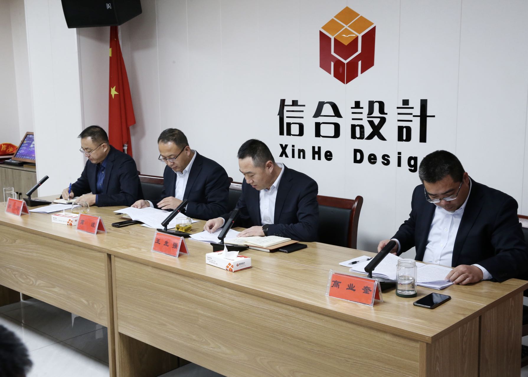 自強自信守正創新歷奮發勇毅前行2022年